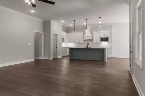 Living - 200 Midvale Cir, Harvest, AL 35749 photo 3 of 10