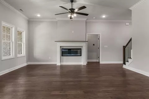 Living - 200 Midvale Cir, Harvest, AL 35749 photo 5 of 10