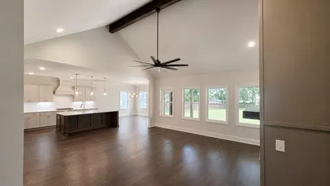 Living - 200 Midvale Cir, Harvest, AL 35749 photo 7 of 10