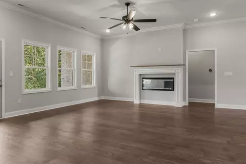 Living - 200 Midvale Cir, Harvest, AL 35749 photo 6 of 10