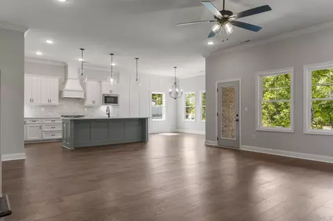 Living - 200 Midvale Cir, Harvest, AL 35749 photo 1 of 10