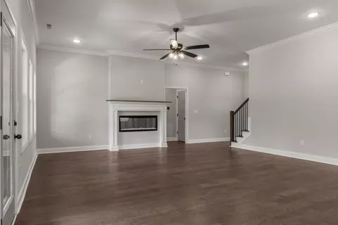 Living - 200 Midvale Cir, Harvest, AL 35749 photo 4 of 10