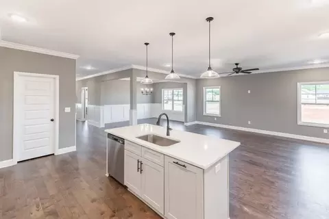 Living - 200 Midvale Cir, Harvest, AL 35749 photo 10 of 10