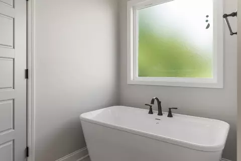 Bath - 200 Midvale Cir, Harvest, AL 35749 photo 3 of 6