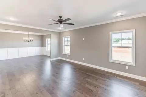 Living - 200 Midvale Cir, Harvest, AL 35749 photo 9 of 10
