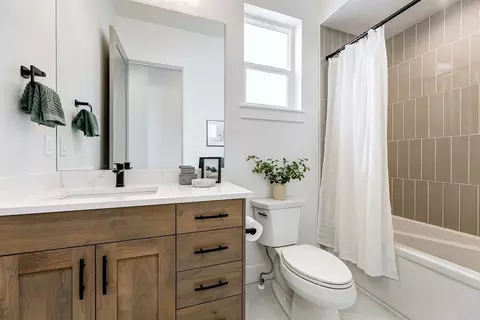 Bath - 2230 N Peakhurt Ave, Kuna, ID 83634 photo 5 of 5