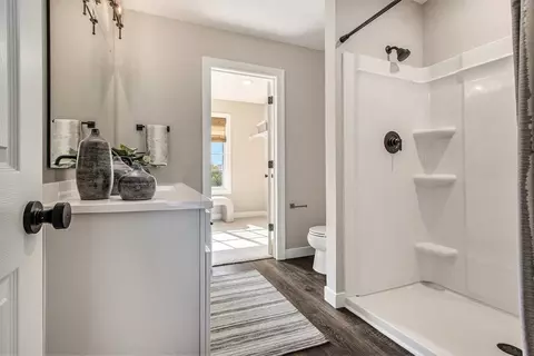 Bath - Valley View Court, Marshall, MI 49068 photo 3 of 5