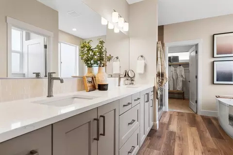 Bath - 3120 NE Boulder Crk, Bend, OR 97701 photo 1 of 2