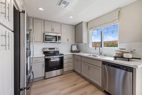 Kitchen - 484 Anthology St, Turlock, CA 95380 photo 2 of 8