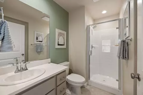 Bath - 484 Anthology St, Turlock, CA 95380 photo 1 of 3