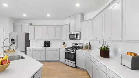 Kitchen - 138 Beamon Loop, Summerville, SC 29486 photo 4 of 7
