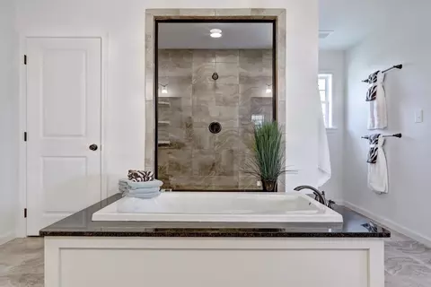 Bath - 1650 Yankeeland Ave, Frederick, MD 21702 photo 14 of 37
