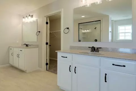 Bath - 1650 Yankeeland Ave, Frederick, MD 21702 photo 6 of 37