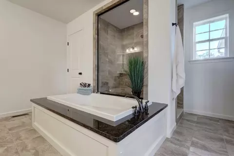Bath - 1650 Yankeeland Ave, Frederick, MD 21702 photo 17 of 37
