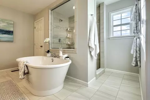Bath - 1650 Yankeeland Ave, Frederick, MD 21702 photo 12 of 37