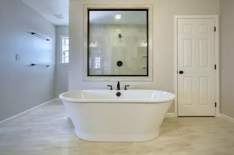 Bath - 1650 Yankeeland Ave, Frederick, MD 21702 photo 7 of 37