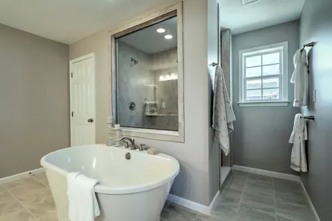 Bath - 1650 Yankeeland Ave, Frederick, MD 21702 photo 4 of 37
