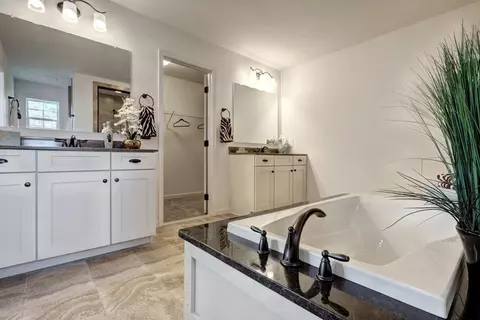 Bath - 1650 Yankeeland Ave, Frederick, MD 21702 photo 16 of 37