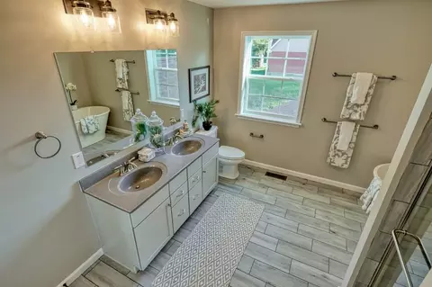 Bath - 1650 Yankeeland Ave, Frederick, MD 21702 photo 29 of 37