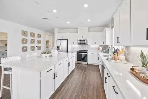 Kitchen - 379 Astilbe St, Discovery Bay, CA 94505 photo 2 of 6