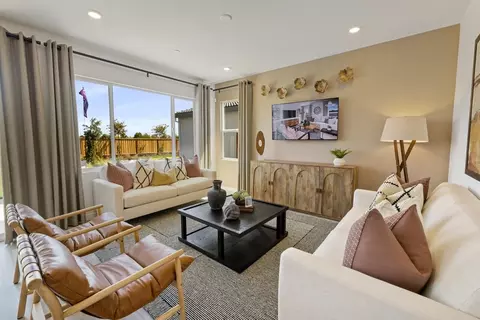 Living - 379 Astilbe St, Discovery Bay, CA 94505 photo 3 of 5