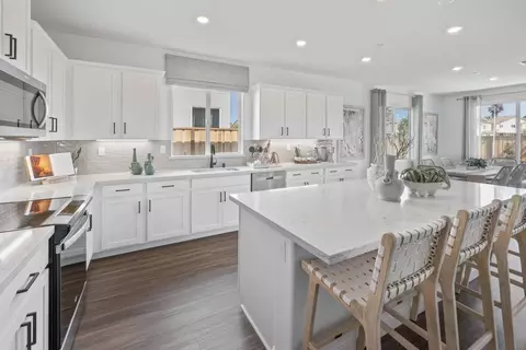 Kitchen - 379 Astilbe St, Discovery Bay, CA 94505 photo 3 of 6