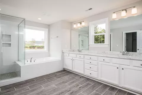 Bath - 207 Haze Gray Pl, Inman, SC 29349 photo 5 of 7