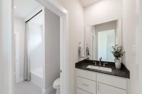 Bath - 4255 Hollow Wind Way, Spring, TX 77386 photo 4 of 5