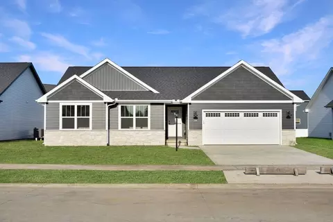 1701 Littlefield Ln, Mahomet, IL 61853