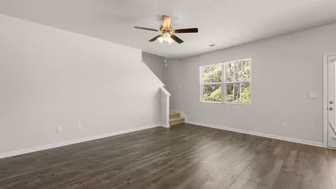 Living - 1004 Richland Creek Dr, Augusta, GA 30906 photo 2 of 3