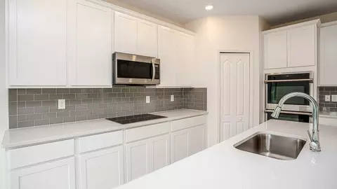 Kitchen - 11 Pheasant Dr, Palm Coast, FL 32164 photo 7 of 7