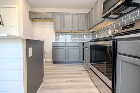 Kitchen - White Oak Ln, Granger, IA 50109 photo 2 of 3