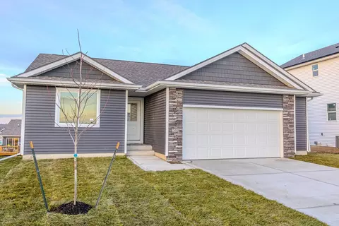 Exterior - White Oak Ln, Granger, IA 50109 photo 4 of 7
