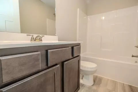 Bath - White Oak Ln, Granger, IA 50109 photo 1 of 1