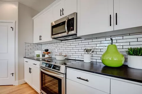 Kitchen - 785 Peters Rd S, Madera, CA 93636 photo 2 of 10