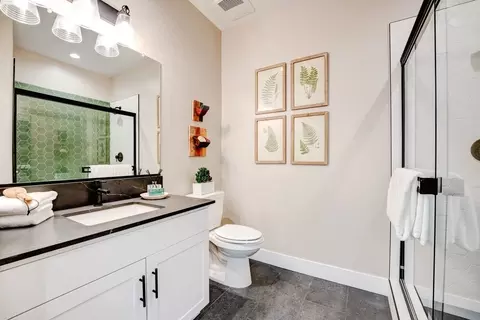 Bath - 785 Peters Rd S, Madera, CA 93636 photo 1 of 3