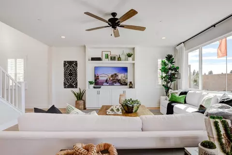Living - 785 Peters Rd S, Madera, CA 93636 photo 2 of 6