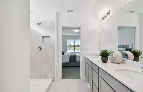 Bath - 10818 Sapphire Breeze Cv, Parrish, FL 34219 photo 1 of 2