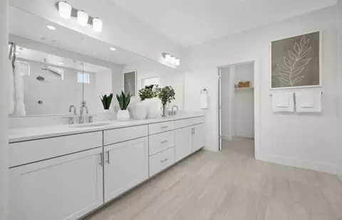 Bath - 3767 Scholl Ln, Lathrop, CA 95330 photo 1 of 2