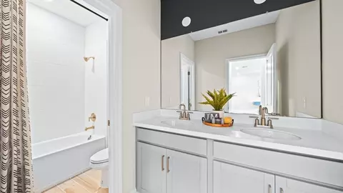 Bath - 13610 Cornerstone Way, Parrish, FL 34219 photo 5 of 8