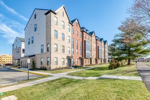 14979 Deco Cir, Chantilly, VA 20151