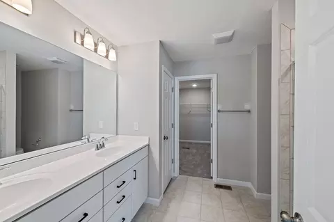 Bath - 1521 Acadia Dr, Maineville, OH 45039 photo 1 of 1