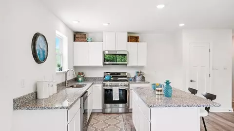 Kitchen - 227 Monroe Ave, Ranson, WV 25438 photo 4 of 7
