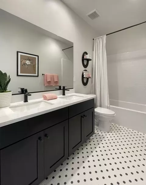 Bath - 180 Gali Way, Napa, CA 94558 photo 1 of 3
