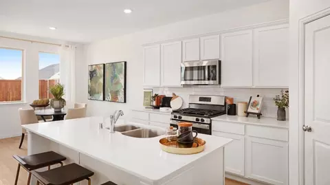 Kitchen - 1704 Casting Rdg, Mesquite, TX 75181 photo 3 of 7