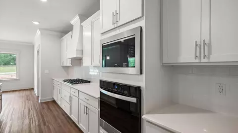 Kitchen - 320 Cornerstone Xing, Brandon, MS 39042 photo 3 of 7