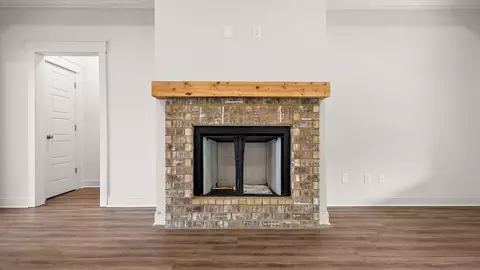 Living - 320 Cornerstone Xing, Brandon, MS 39042 photo 5 of 6