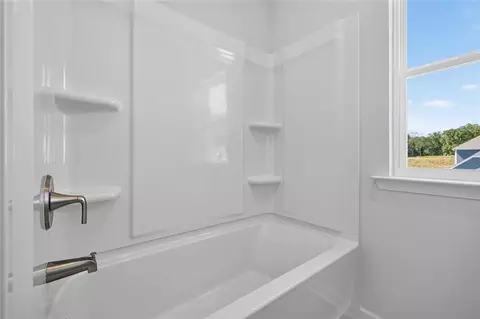 Bath - 5 Everly Trl, Rome, GA 30165 photo 1 of 3