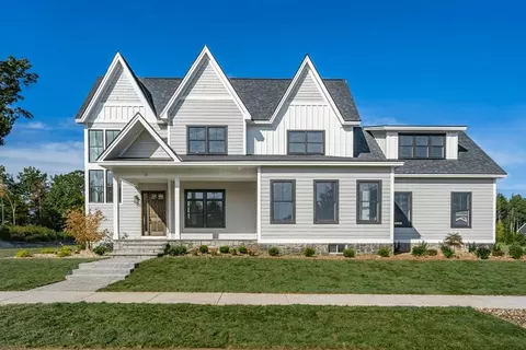 27 Oak Ridge Blvd, Saratoga Springs, NY 12866