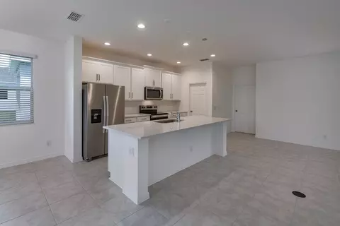 Kitchen - 2011 Town Pasture Dr, Eustis, FL 32726 photo 3 of 5